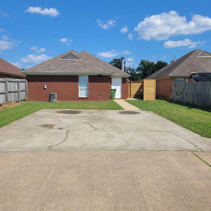 East Escape Villa Montgomery Exterior photo