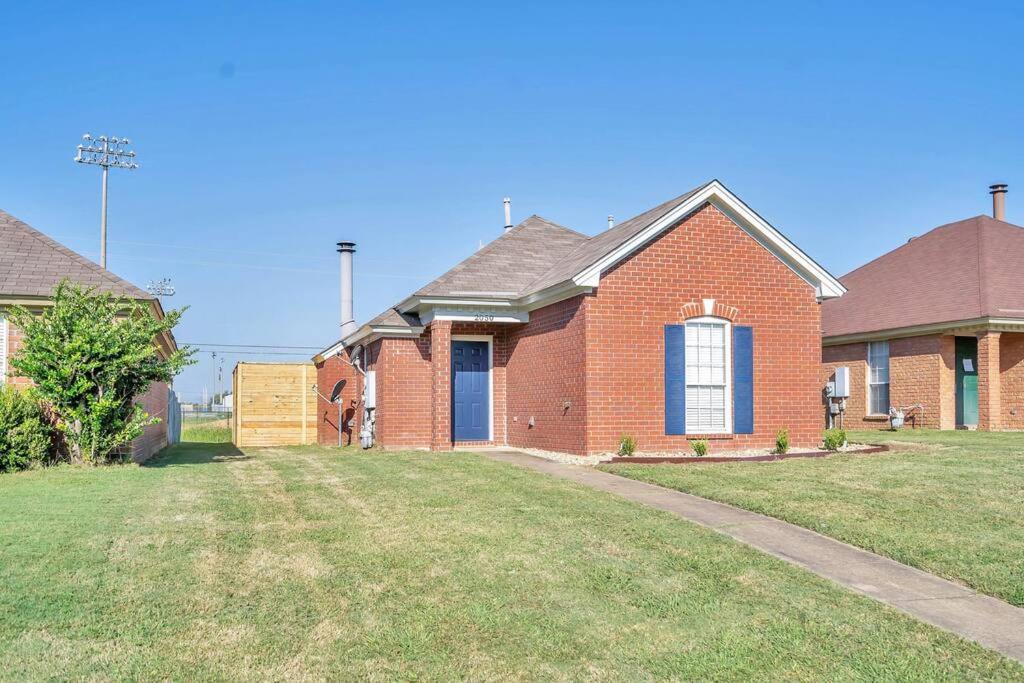 East Escape Villa Montgomery Exterior photo